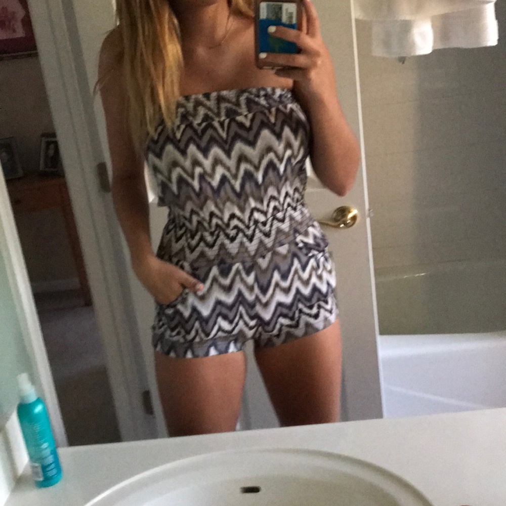 grey pattern romper